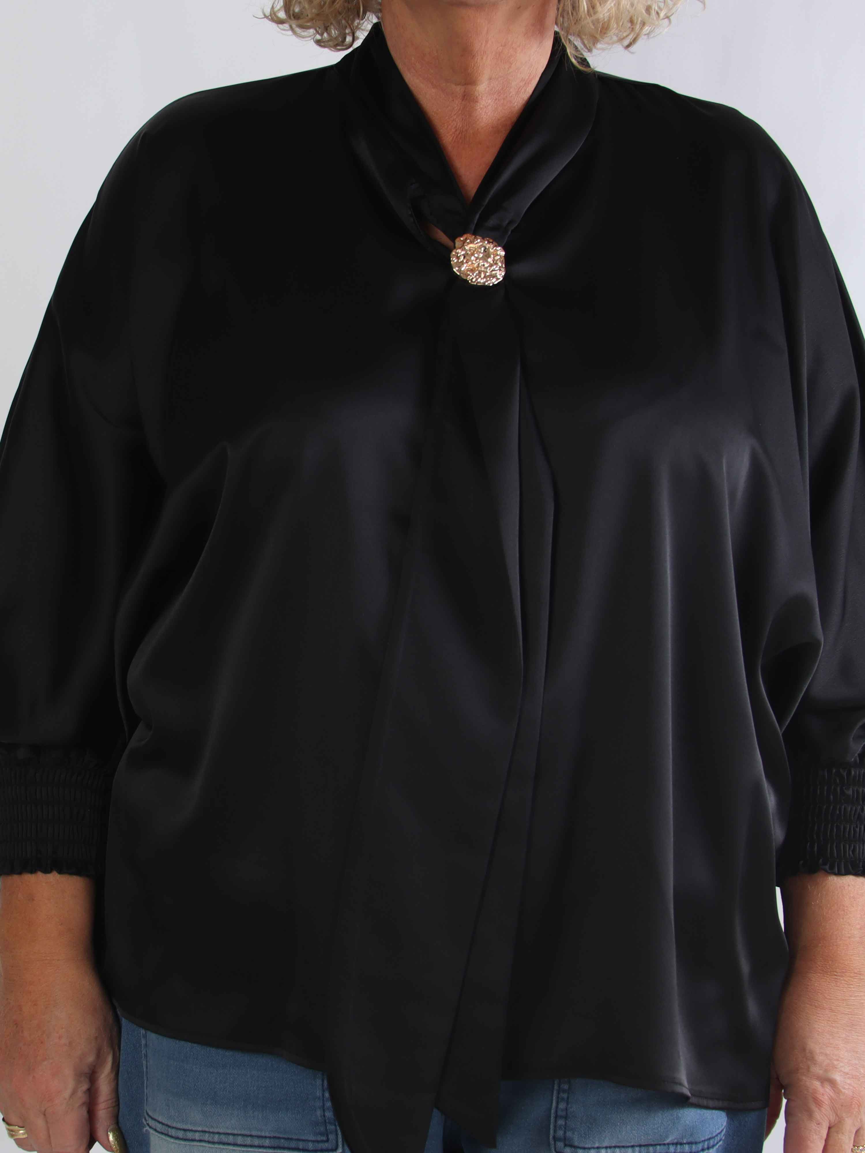 Janai - Sød plus size tunika i silkelook med guld broche